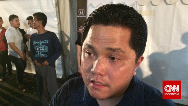 Pembatalan rencana pindah stadion membuat Silvio Berlusconi kini harus memikirkan rencana renovasi Stadion San Siro bersama Erick Thohir.