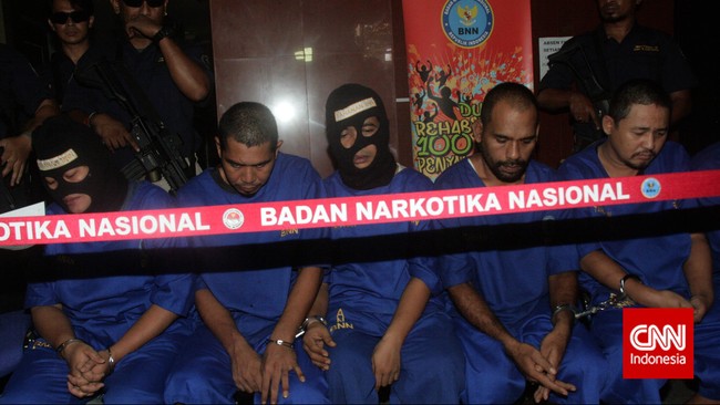Empat orang yang diketahui ikut menyembunyikan para tahanan dalam pelarian ini dipastikan terkena jeratan hukum.