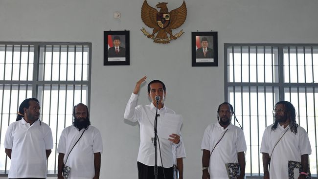 Jokowi Diklaim Tak Pernah Tinggalkan Persoalan HAM Papua Menurut Deputi Staf Kepresidenan Jaleswari Pramodharwardani, Jokowi terus mencari formula terbaik untuk menyelesaikan persoalan yang terjadi di Papua.