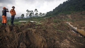 Jalan Raya Tangkuban Parahu Banjir, Cikole Lembang Longsor