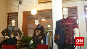 Tabrak Motif Kain Tradisional yang Terpengaruh K-Pop Style