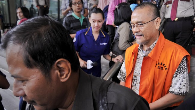 Kepala Dinas Pekerjaan Umum Provinsi Sumsel, Rizal Abdullah, diperiksa sebagai tersangka kasus korupsi Wisma Atlet dan Gedung Serbaguna di Sumsel. 