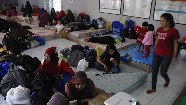 Puncak musim hujan diprediksi jatuh pada Januari 2017. Badan Nasional Penanggulangan Bencana meminta seluruh masyarakat siaga mengantisipasi banjir.
