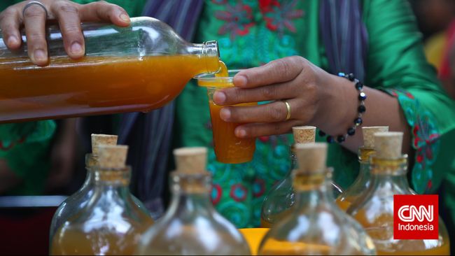Majalah asal Amerika, Vogue mengangkat kisah perempuan dan jamu tradisional Indonesia. Sontak unggahannya di Instagram menuai tanggapan positif netizen.