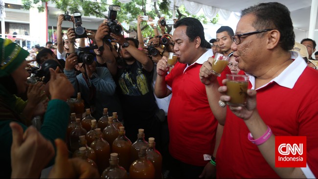 Rachmat Gobel menyebut kementeriannya sudah bekerja maksimal. Dia menyebut tidak mungkin melakukan perubahan dalam enam bulan.