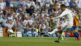 Dua Rekor Alves di Balik Kegagalan Penalti CR7