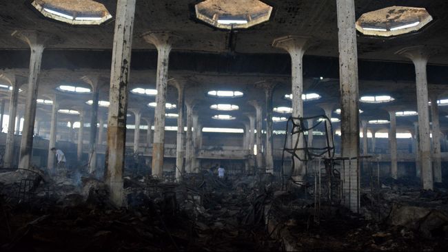 Pemkot Semarang dan sejumlah kementerian membangun kembali Pasar Johar yang ludes terbakar 2015 lalu. Butuh Rp720 miliar membangun kembali ikon Semarang ini.