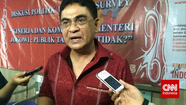 Politikus PDIP, Andreas Hugo Pareira, menyarankan penyelesaian pertikaian internal Partai Demokrat tidak melibatkan pihak luar.