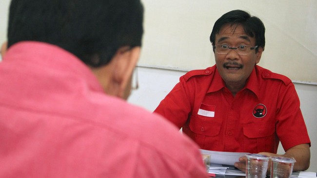 Banyaknya surat aduan yang ditujukan kepadanya membuat Djarot mengetahui banyak keluhan warha Jakarta. Sayangnya, banyak yang tidak melengkapinya dengan bukti.