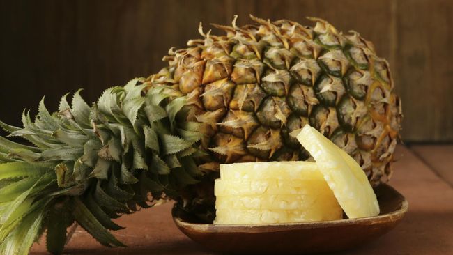 Nanas, tidak hanya bisa diolah menjadi selai untuk isian nastar, minuman segar atau dimakan langsung, melainkan juga punya fungsi antibiotik.