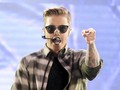 Justin Bieber Boyong Piala MTV EMA 2015