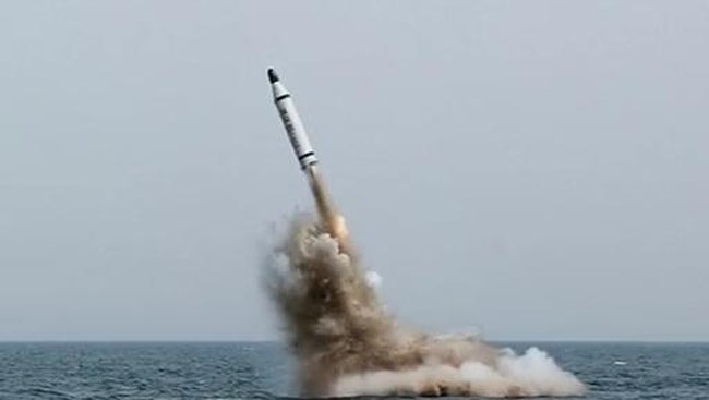 China memiliki rudal YJ-18 yang mampu melesat hingga tiga kali kecepatan suara, mengancam kapal perang AS yang masuk ke laut sengketa.