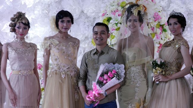 Sebagian orang percaya bahwa bridesmaids pada dasarnya umpan bagi roh jahat para mantan.