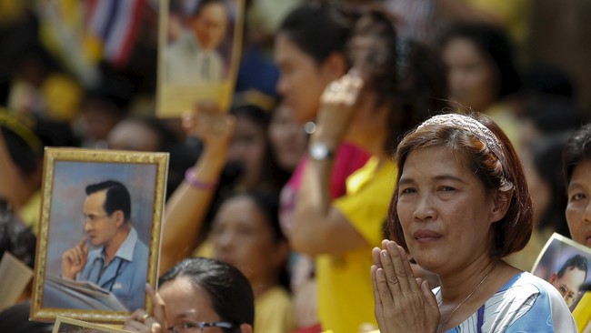Raja Thailand Bhumibol Adulyadej meninggalkan rumah sakit di Bangkok pada Minggu (10/5) setelah masuk rumah sakit selama tujuh bulan.