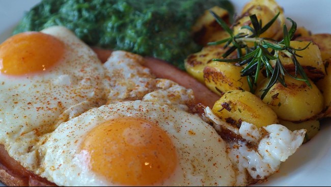 Sebelum kita memulai aktivitas di pagi hari, ada baiknya sarapan terlebih dahulu. Ini 5 bahan sarapan yang cocok buatmu.