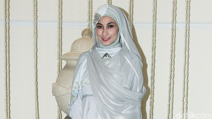 Annisa Trihapsari merupakan pemain sinetron indonesia kini ia berhijab. Jakarta. 17/09/2014.