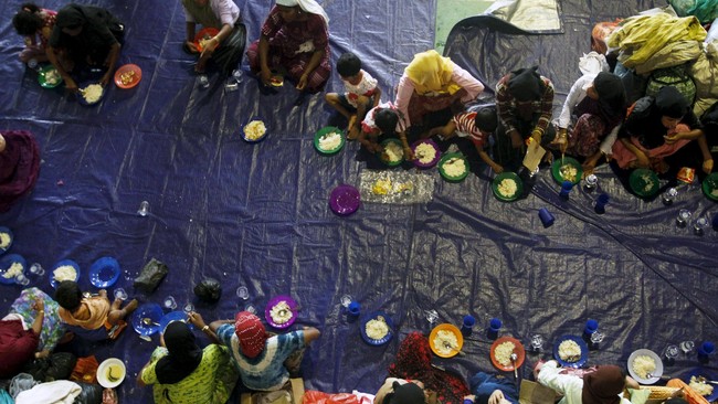 Thailand dan Malaysia kemungkinan membangun kamp penahanan untuk menampung pendatang Rohingya dan Bangladesh yang terus berdatangan melalui laut.