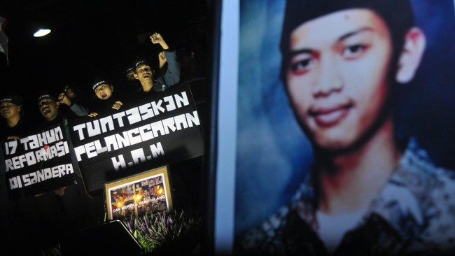 SETARA menilai keputusan itu bias politik karena Menkopolhukam Wiranto, saat terjadi kasus HAM Trisakti, Semanggi I dan II, merupakan pemegang komando atas TNI.
