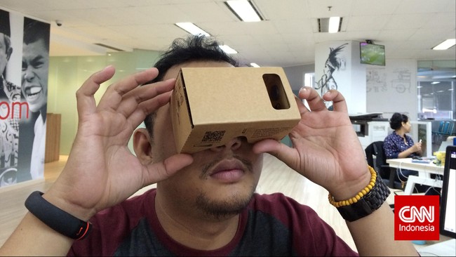Google sedang menyiapkan alat untuk menggantikan kacamata karton Cardboard yang dibekali sensor dan lensa yang lebih baik serta material baru.