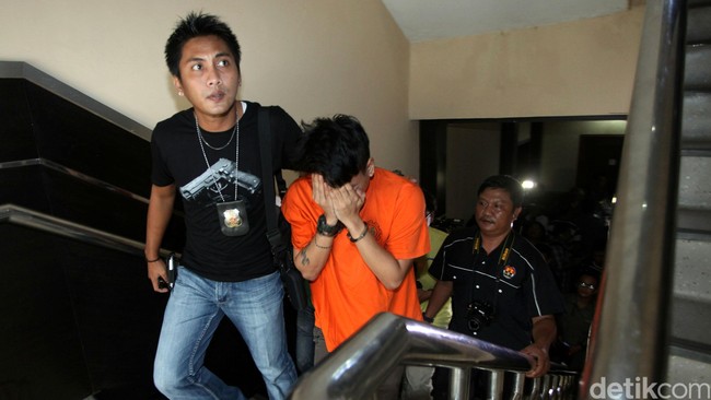 Menteri Pemberdayaan Perempuan dan Perlindungan Anak itu bakal memanggil dan mengajak bicara artis yang terlibat prostitusi online.