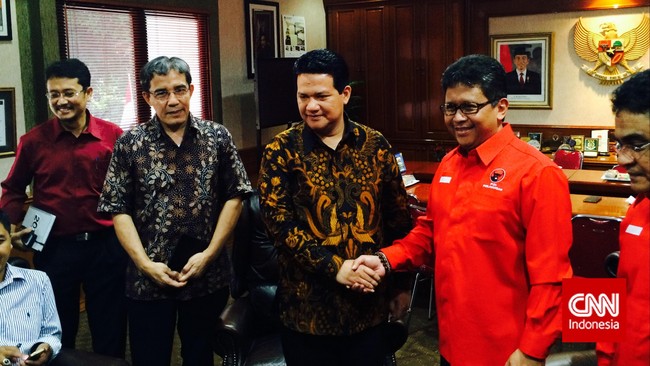 Hasto Kristiyanto bersama sejumlah pengurus DPD PDI Perjuangan Jawa Timur berada di Sumenep untuk meresmikan Kantor DPC PDI Perjuangan setempat.