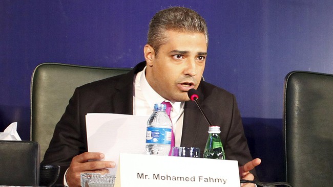 Wartawan Al-Jazeera, Mohamed Fahmy, dipenjara selama 400 hari di Kairo Mesir atas tuduhan membantu kelompok Ikhwanul Muslimin yang dianggap teroris.