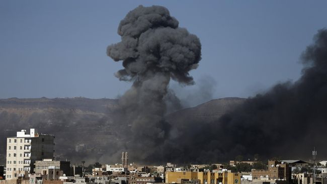 Koalisi Saudi Serang Bandara Yaman yang Jadi Basis Houthi