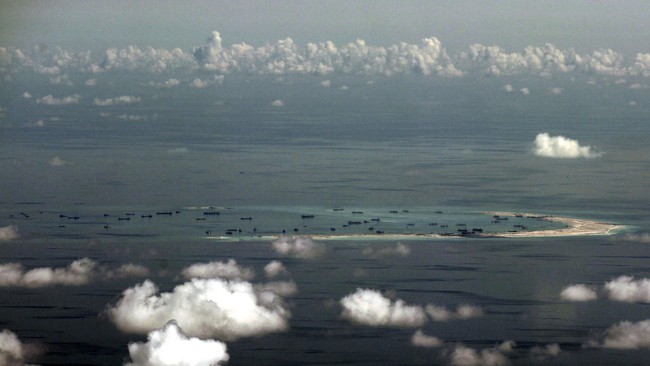 Presiden Tiongkok Xi Jinping menegaskan hubungan negaranya dengan Amerika Serikat tetap stabil meski ada ketegangan terkait perebutan Laut Cina Selatan.