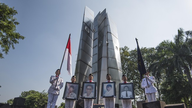 Peringati hari HAM, pemerintah bakal memberikan hak pemulihan terhadap korban pelanggaran HAM berat peristiwa penghilangan paksa hingga Trisakti.