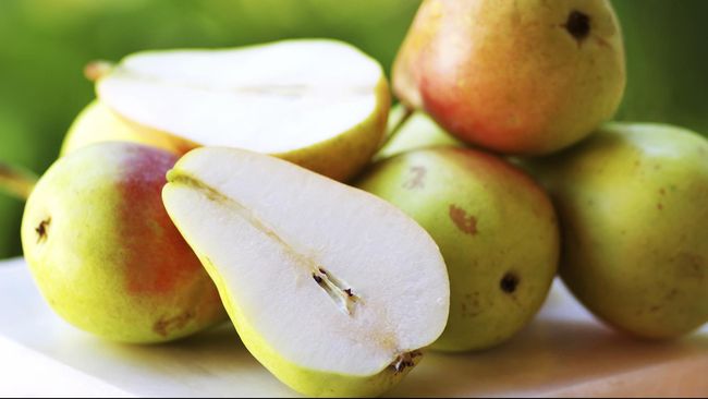 Kandungan enzim di dalam buah pir Asia ternyata terbukti mampu mencegah Anda mabuk dan pusing karena terlalu banyak minum alkohol.
