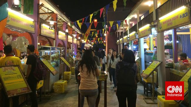 Jakarta Fashion and Food Festival (JFFF) kembali digelar pada 22 April - 22 Mei mendatang. Warga bebas menikmati ratusan menu kuliner dan parade mode.