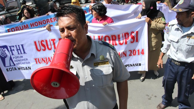 Koordinator Wilayah Perkumpulan Honorer K2 Indonesia (PHK2I) DKI Jakarta Nur Baitih menilai rencana penghapusan status honorer harus jelas.