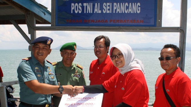 Ekonomi Indonesia diprediksi hanya tumbuh 5 persen pada tahun ini, jauh di bawah target APBNP 2015 yang sbeesar 5,7 persen maupun proyeksi Menkeu 5,2 persen.
