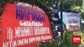 SBY Sah Ketum, Karangan Bunga dari Megawati Hiasi Kongres
