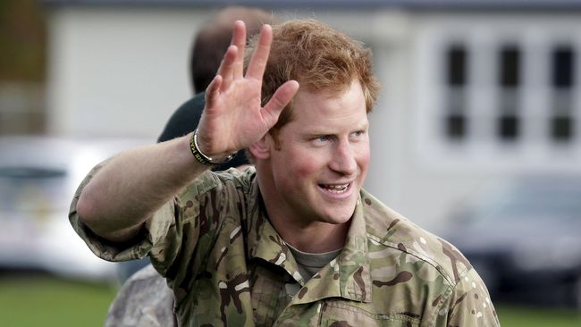 Pangeran Harry mengunjungi Afrika tanpa istrinya, Meghan Markle. Ia bertandang ke Afrika Selatan untuk melakukan perjalanan amal.
