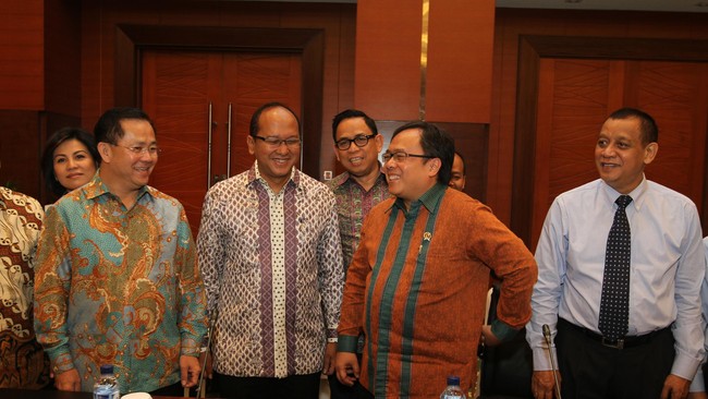 Realestat Indonesia (REI) pesimistis bisa mencapai target pertumbuhan industri properti 10 persen pada tahun ini menyusul perlambatan ekonomi sejak awal 2015.