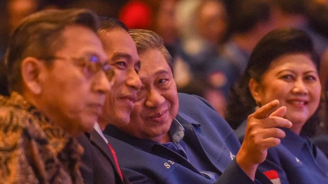SBY Minta Jokowi Komunikasikan Kebijakan dengan Baik Selain itu, setiap kebijakan yang diambil pemerintah juga mesti didasarkan pada akal sehat dan aspirasi rakyat.
