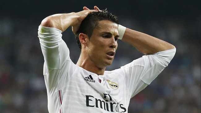 Real Madrid berhasil menambahkan tiga poin setelah unggul 4-1 atas Espanyol, namun mereka dipastikan tak mampu meraih gelar juara La Liga Spanyol musim ini.