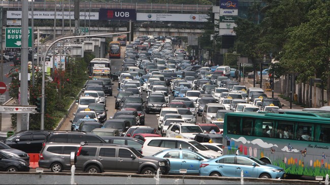 Pohon terdampak penataan trotoar kawasan Sudirman akan dipindahkan ke tiga kawasan di Jakarta Utara, yaitu Taman BMW, RTH Jalan Tipar Cakung, dan RTH Kalijodo.
