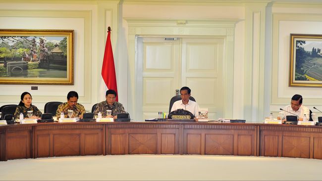 Jokowi mengucapkan terima kasih kepada para menteri di kabinet kerja 2014-2019 yang telah membantunya dalam bekerja.