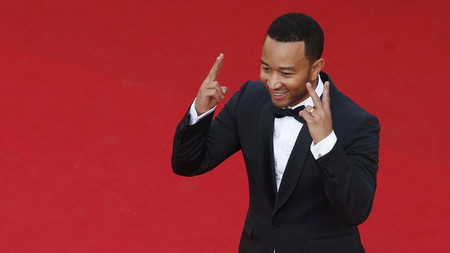 John Legend sadar, ada banyak orang yang membantunya meraih cita-cita. Salah satunya, penyanyi rap Kanye West.