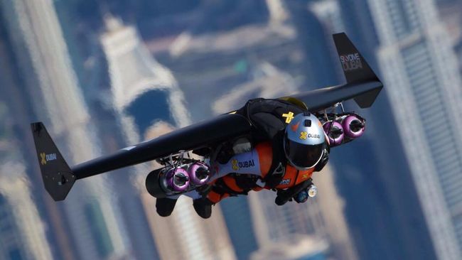 Begini Cara Manusia Terbang Mengudara Sukses mengudara di langit Dubai, bagaimana cara dua manusia terbang ini bisa lepas bebas seperti burung.