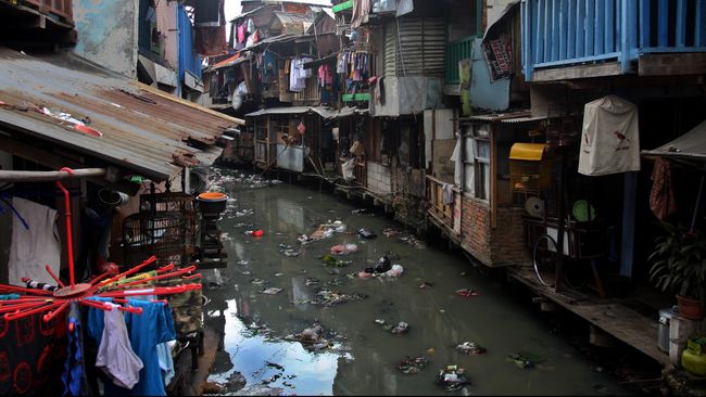 Ibu Ani di Antara Jurang dan Perang Kemiskinan Era Jokowi