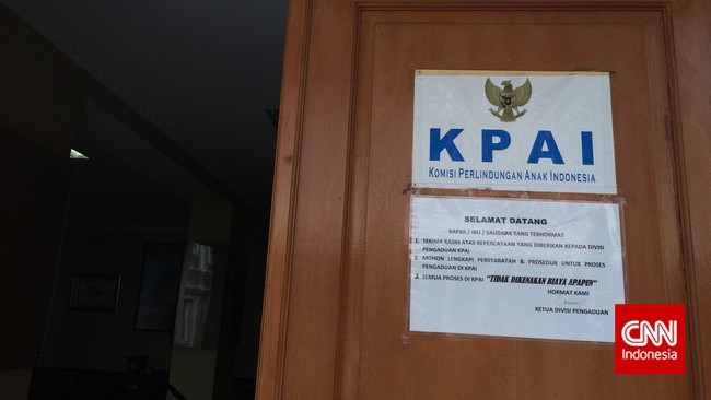 Istana mengingatkan pejabat negara agar lebih berhati-hati dalam melontarkan pendapat, seperti pernyataan komisioner KPAI Sitti Hikmawatty.