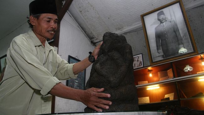 Aksi massa yang ricuh memicu insiden perampokan dan perusakan di Museum Bhagawanta Bhari, yang terletak di belakang DPRD Kabupaten Kediri.