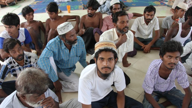 Etnis Rohingya di Malaysia tidak bisa bekerja dan bersekolah formal lantaran pemerintah tidak menandatangani Konvensi Pengungsi PBB tahun 1951.