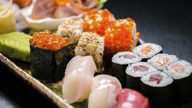 Salah Olah Sushi Salmon, Pria Kanada 'Punya' Cacing di Perut