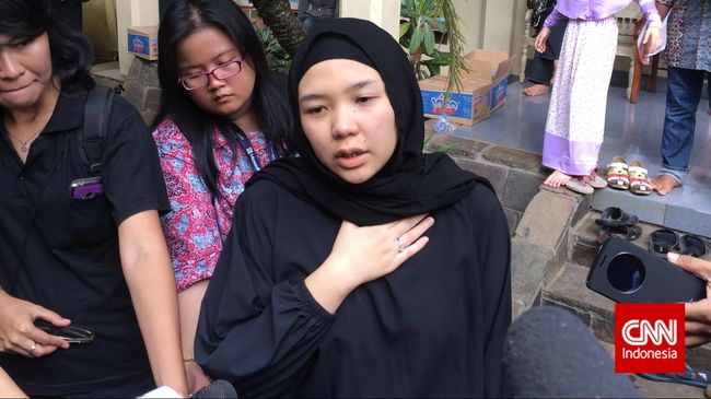 "Bapak sepertinya sangat capek ketika di Milan, seakan bekerja sendirian. Asam lambungnya memang sering muncul kalau stres," kata Nabila.