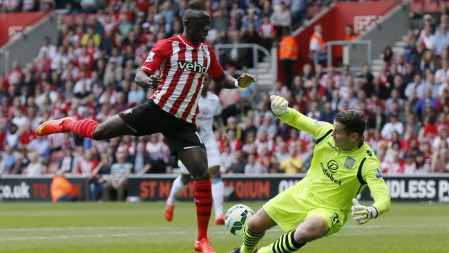 Manchester United tampaknya harus berburu seorang pemain sayap ke tempat lain setelah Southampton mengambil sikap tak ingin melepas Sadio Mane.