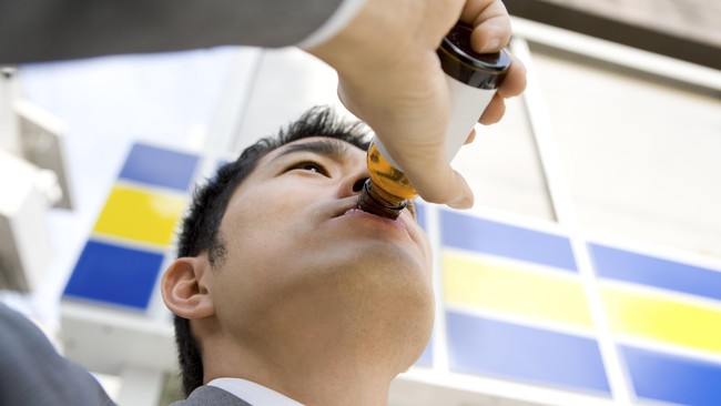 Sering mendengar istilah air vitamin atau vitamin water? Sehatkah minuman jenis ini?
